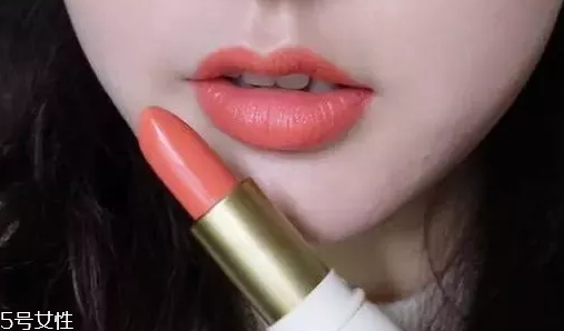 素顏涂口紅會不會怪？2022素顏最適合的口紅