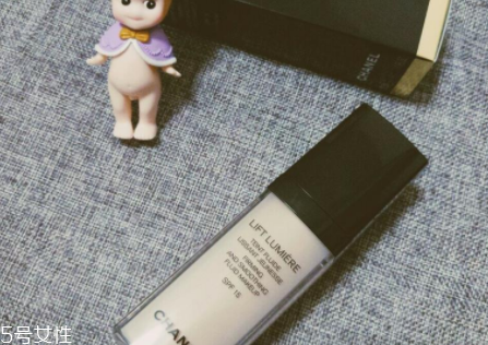 香奈兒粉底液哪款好？緊顏煥彩粉底液干皮救星