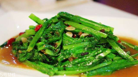 油麥菜怎么涼拌好吃？加點麻醬調(diào)味