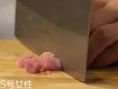 杏鮑菇怎么洗才干凈？鹽水泡泡輕松去污