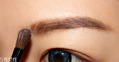 眉膏和眉粉有什么區(qū)別？眉粉只能上色