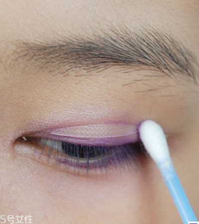 伴娘妝容的畫(huà)法教程圖解 持久不脫妝