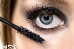 怎么刷睫毛膏才翹才長？8個步驟刷出動人電眼