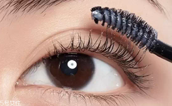 怎么刷睫毛膏才翹才長？8個(gè)步驟刷出動(dòng)人電眼