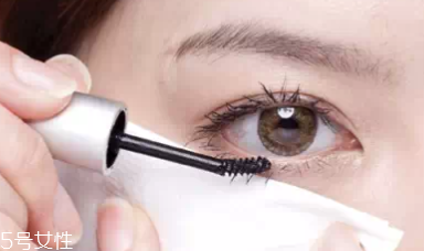 怎么刷睫毛膏才翹才長？8個(gè)步驟刷出動(dòng)人電眼