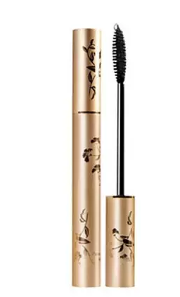 睫毛膏暈染到下眼皮怎么辦？用棉簽蘸取卸妝水擦掉