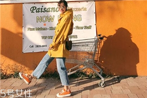 牛仔褲發(fā)臭是怎么回事？和水洗工藝有關(guān)