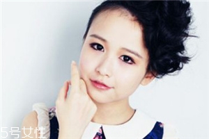 伴娘妝容的畫(huà)法教程圖解 持久不脫妝