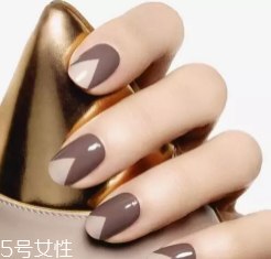 綠色指甲油顯手黑嗎？反光深綠色適合黃皮