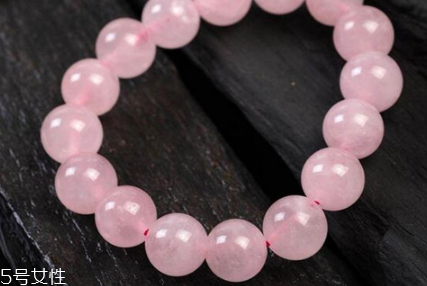 粉水晶手鏈一般多少錢？價值取決于成色