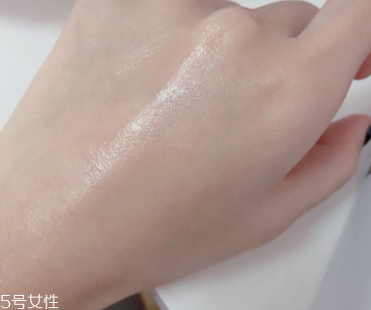 chanel山茶花保濕精華水好用嗎？補(bǔ)水底妝神器