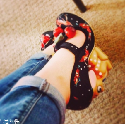 irregular choice鞋子多少錢？高跟鞋中的泥石流