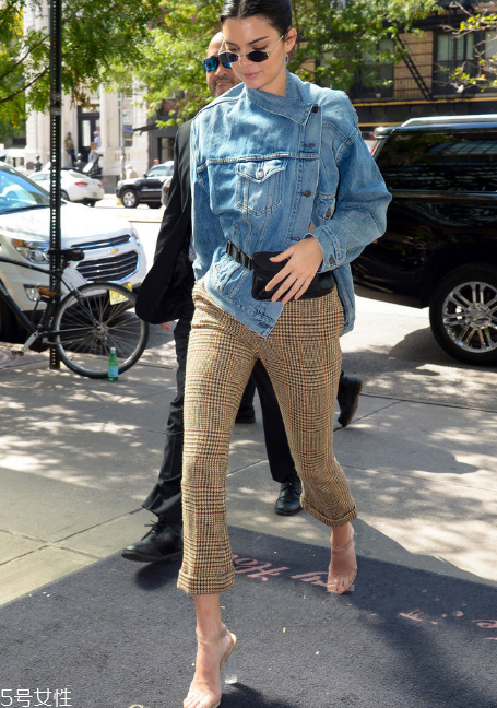 牛仔外套怎么搭配？這樣穿絕對夠靚夠有型