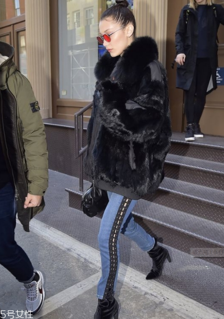 今年流行什么樣的牛仔褲？三大元素一定要有