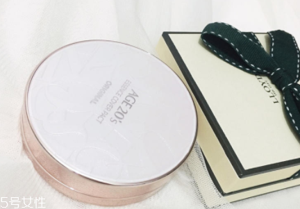 age20s氣墊適合油皮嗎？超多水珠油皮親媽