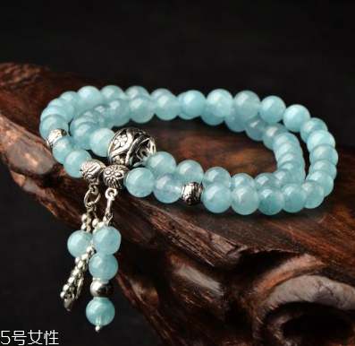 藍(lán)水晶手鏈多少錢？普通的百元以內(nèi)