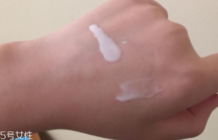 安耐曬金瓶適合干皮嗎？更適合油皮