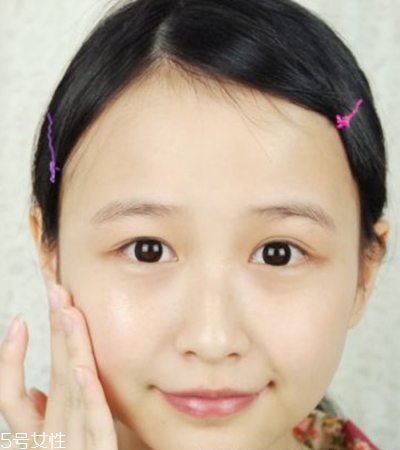 伴娘妝容的畫(huà)法教程圖解 持久不脫妝