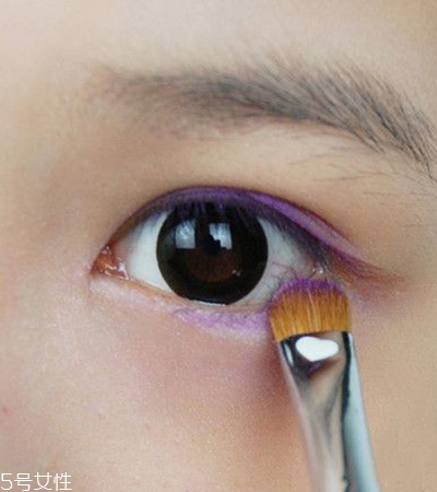 伴娘妝容的畫(huà)法教程圖解 持久不脫妝