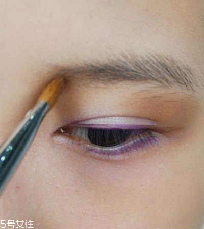 伴娘妝容的畫(huà)法教程圖解 持久不脫妝