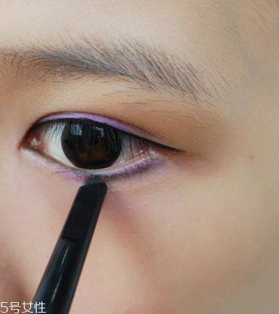 伴娘妝容的畫(huà)法教程圖解 持久不脫妝