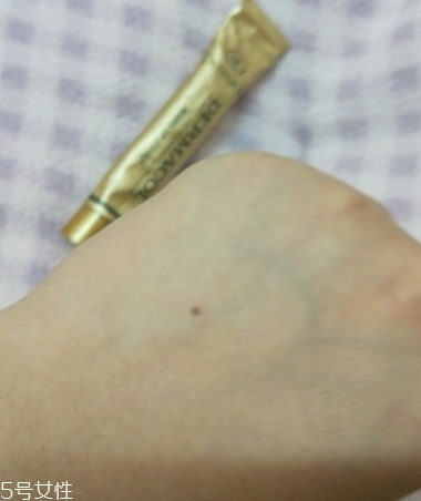 遮瑕液可以遮痣嗎？ 捷克dermacol遮瑕液遮痣測(cè)試