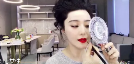 口紅干了嘴脫皮怎么辦？4步打造水潤(rùn)雙唇