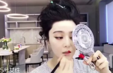 口紅干了嘴脫皮怎么辦？4步打造水潤(rùn)雙唇