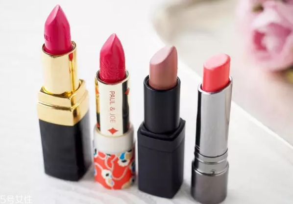 口紅干了嘴脫皮怎么辦？4步打造水潤(rùn)雙唇