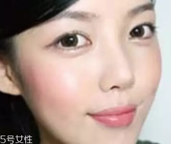 用口紅怎么畫腮紅？4個(gè)步驟讓腮紅更自然