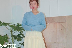 淺藍色毛衣怎么搭配？簡約配色彰顯氣質(zhì)