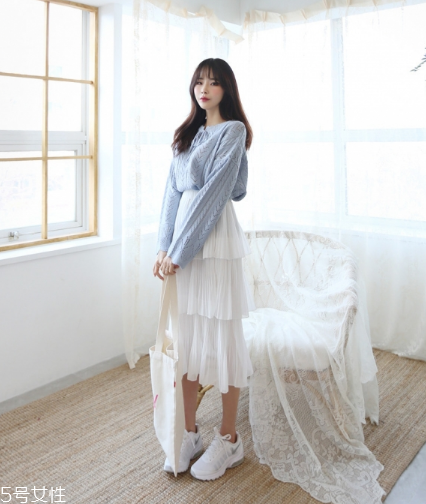 淺藍色毛衣怎么搭配？簡約配色彰顯氣質(zhì)