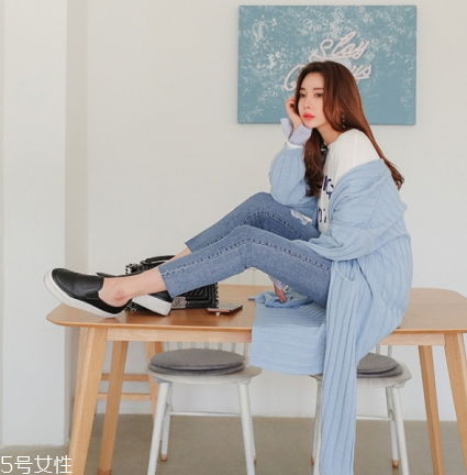 淺藍色毛衣怎么搭配？簡約配色彰顯氣質(zhì)