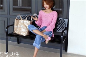 粉色針織衫搭配什么褲子？隨心所欲顯潮流