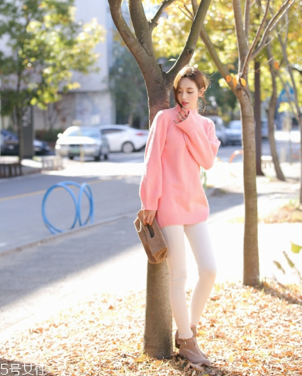 粉色針織衫搭配什么褲子？隨心所欲顯潮流