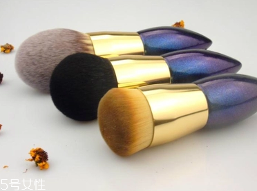 散粉刷多久洗一次？7到15天清洗一次