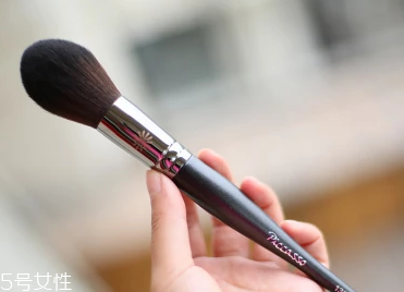 散粉刷多久洗一次？7到15天清洗一次