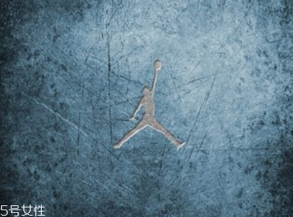 air jordan 1 satin黑扣碎配色綢緞版多少錢？