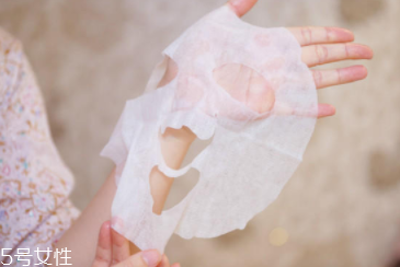 露露倫面膜用完要洗嗎？補(bǔ)水面膜無(wú)需清洗