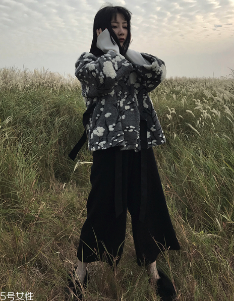 2022年流行什么樣的闊腿褲？點(diǎn)亮?xí)r尚格調(diào)