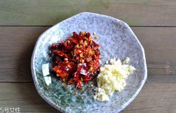 萵筍生吃好還是熟吃好？煮熟后維生素含量大大降低