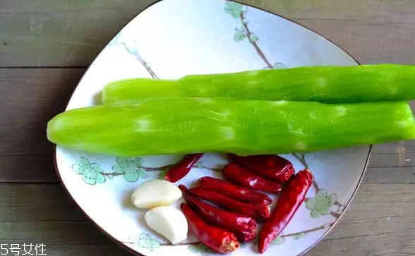 萵筍生吃好還是熟吃好？煮熟后維生素含量大大降低