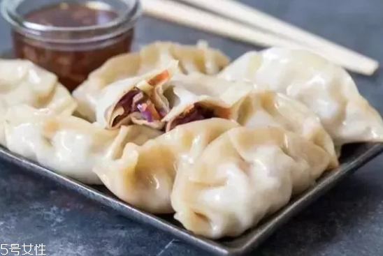 餃子餡可以放雞精嗎？會(huì)危害健康