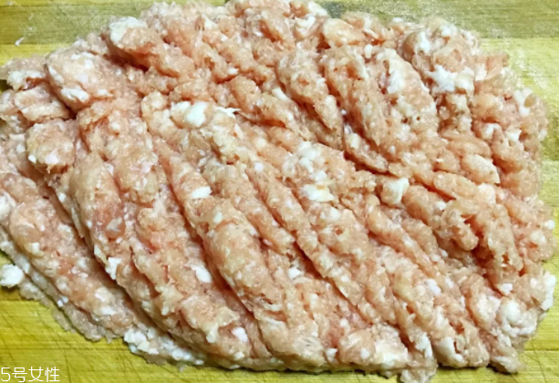 餃子餡用豬的哪塊肉好？前腿肉是餃子餡首選