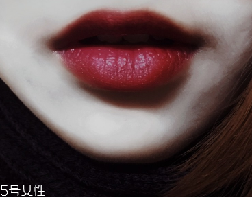 唇部顏色深用什么口紅？chanel絲絨口紅62號(hào)不怕唇深