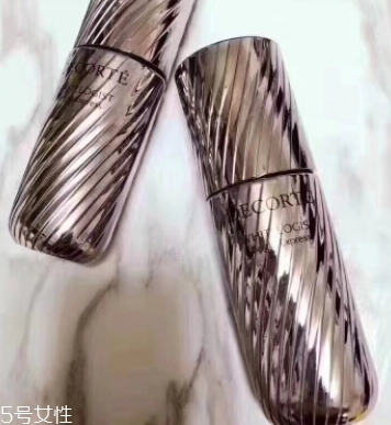 曲酸可以白天用嗎？曲酸可以和vc一起用嗎