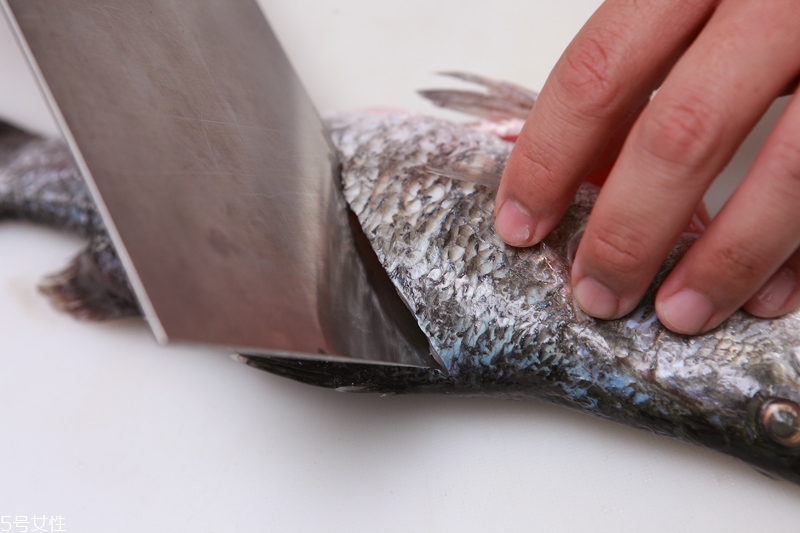 怎么煎魚不粘鍋不掉皮 煎魚不破皮技巧 怎么煎魚不粘鍋不掉皮 煎魚不破皮技巧