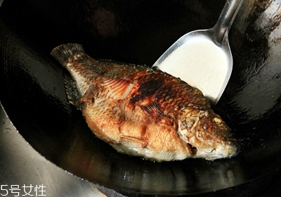 怎么煎魚不粘鍋不掉皮 煎魚不破皮技巧 怎么煎魚不粘鍋不掉皮 煎魚不破皮技巧