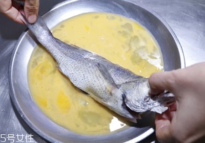 怎么煎魚不粘鍋不掉皮 煎魚不破皮技巧 怎么煎魚不粘鍋不掉皮 煎魚不破皮技巧