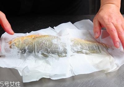 怎么煎魚不粘鍋不掉皮 煎魚不破皮技巧 怎么煎魚不粘鍋不掉皮 煎魚不破皮技巧